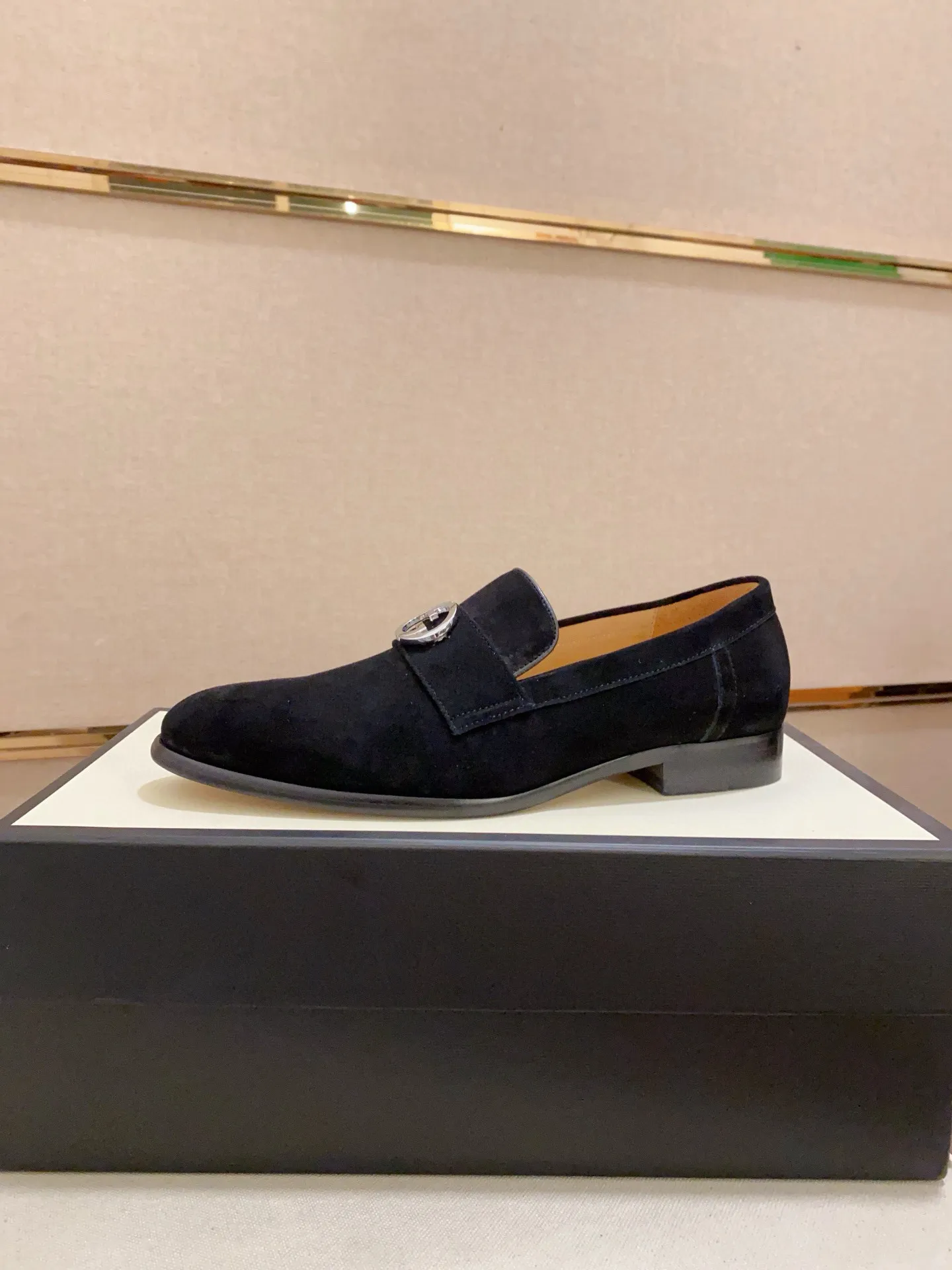 Men's shoes 💰: 520💰 (GUCCI) new series ss hot new products 💢 💠 Casual leather shoes 👞, first layer of cowhide, upper hardware buckles and logo on the sides of the shoe, brand logo on the insole and sole 💠 💎Upper: 100% cowhide 💎Inner: cowhide/100% 💎Feet: cowhide/100% 💎Sole: rubber/100% 💎SIZE: 38 39 40 41 42 43 44 Can be customized 45